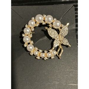 Butterfly Pearl Pave Rhinestone Brooch Pin Circle Vintage Gold Tone Elegant Nice